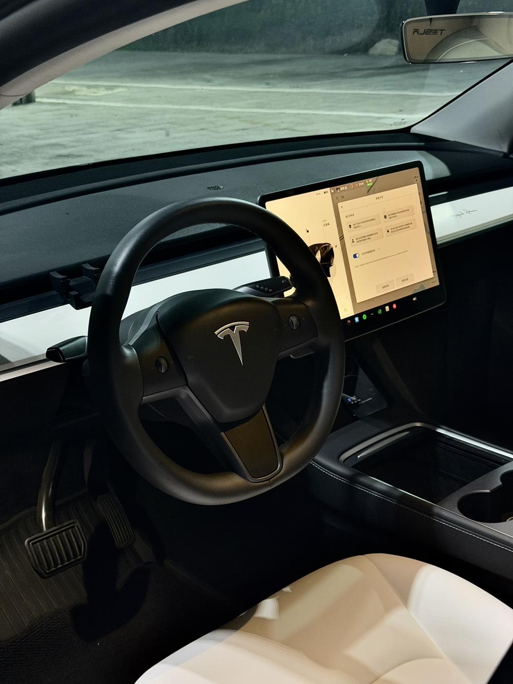 Tesla Model Y 2023 #7 Tesla Model Y 2023 car image #7