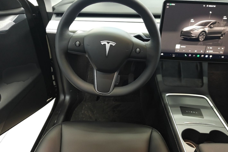 Tesla Model Y 2024 #11 Tesla Model Y 2024 car image #11