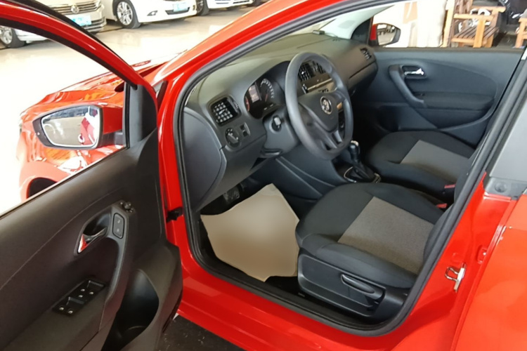 Volkswagen Polo 2017 car image #16