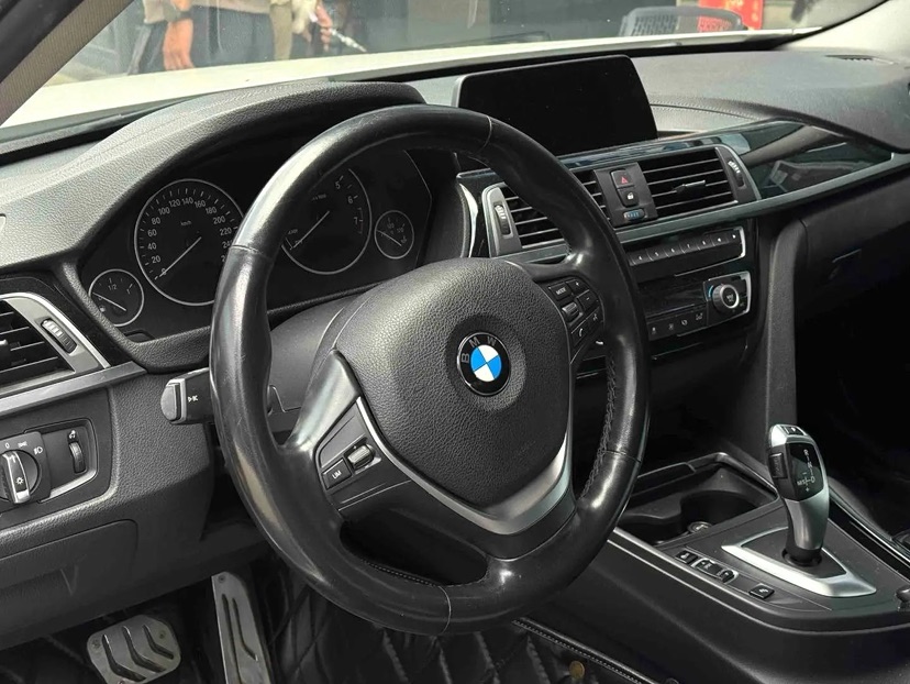 BMW 3 Series 2017 #8 BMW 3 Series 2017 car image #8