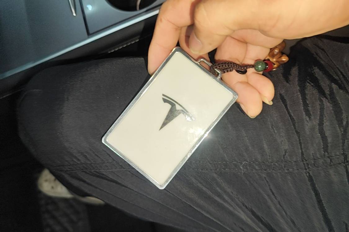 Tesla Model Y 2024 car image #21