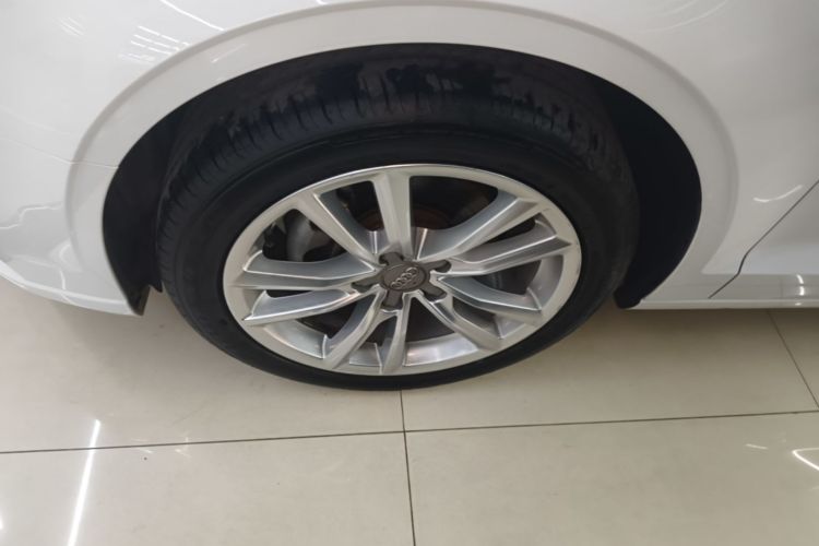 Audi A3 2018 car image #9