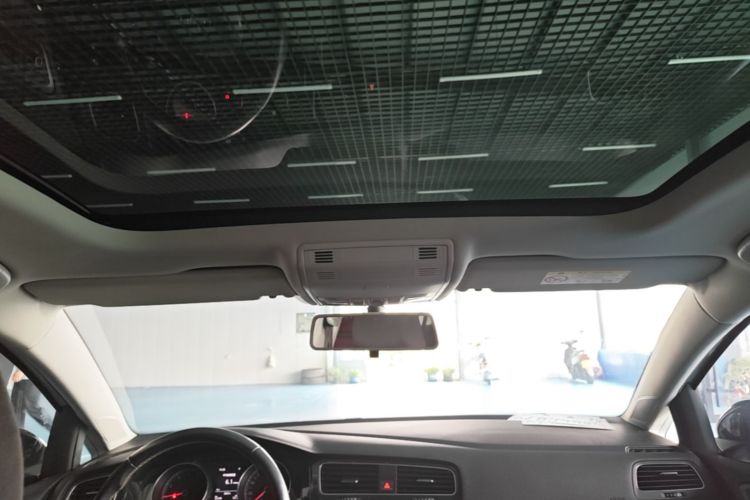 Volkswagen Golf 2017 car image #18