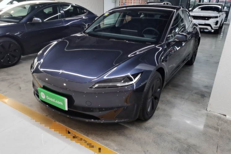 Tesla Model 3 2026 car image #2