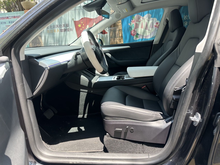 Tesla Model Y 2024 #4 Tesla Model Y 2024 car image #4