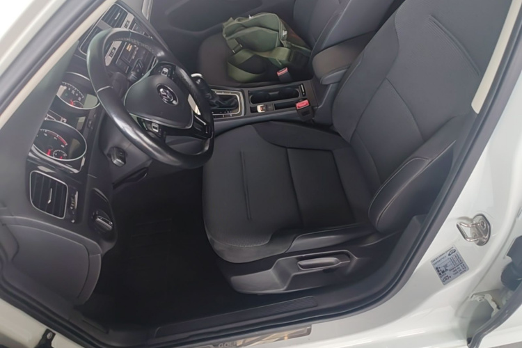 Volkswagen Golf 2018 car image #15