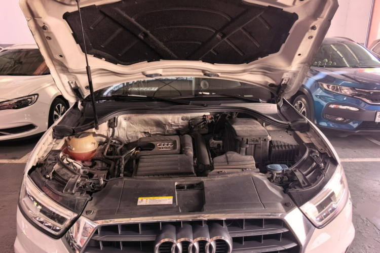 Audi Q3 2019 car image #22