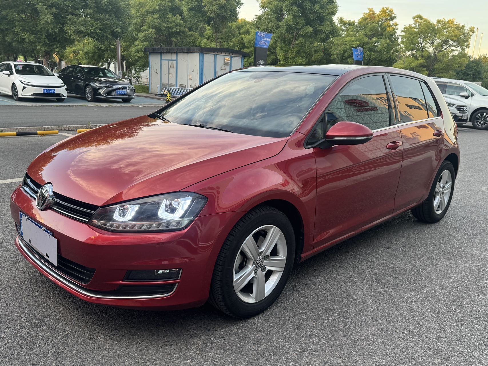 Volkswagen Golf 2014 Volkswagen Golf 2014 car image