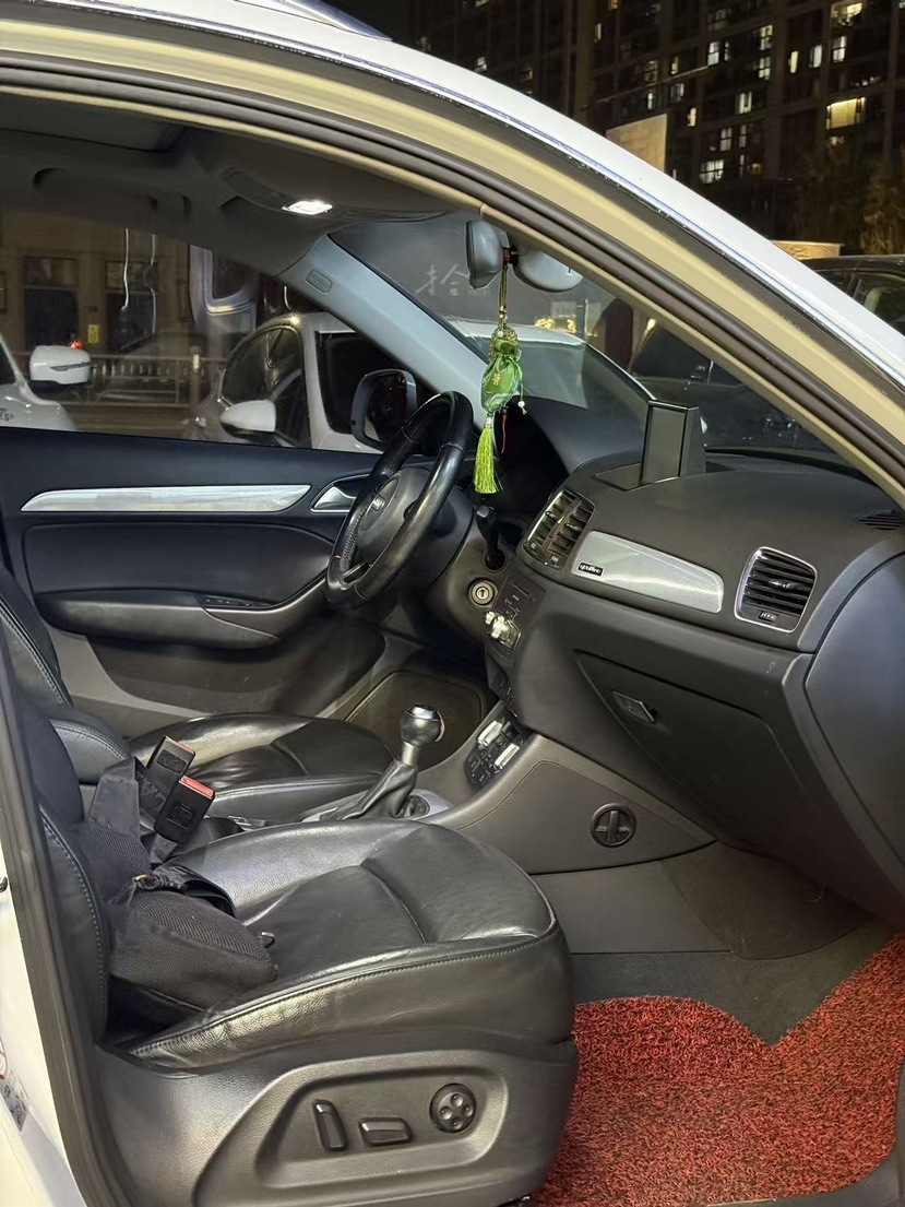 Audi Q3 2015 car image #3