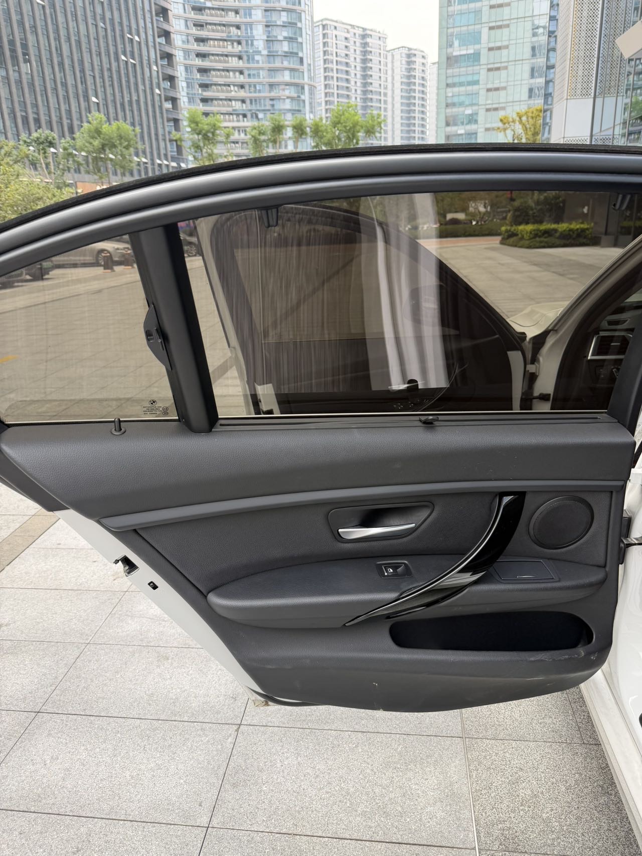 BMW 3 Series 2018 car image #8
