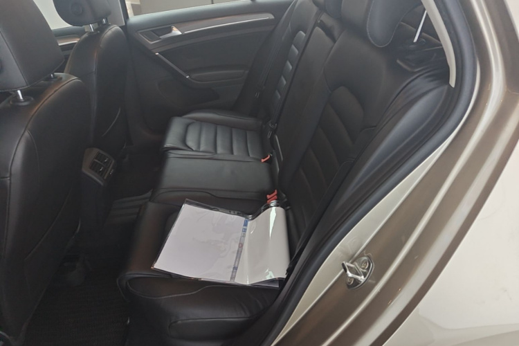 Volkswagen Golf 2015 car image #17