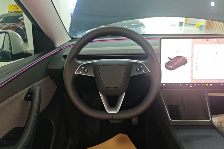 Tesla Model Y 2025 #11 Tesla Model Y 2025 car image #11