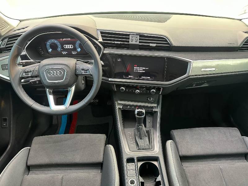 Audi Q3 2022 car image #7