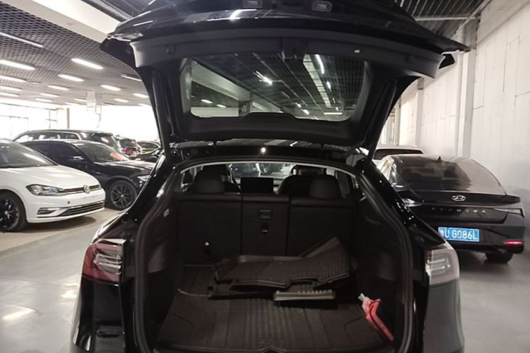Tesla Model Y 2023 #19 Tesla Model Y 2023 car image #19