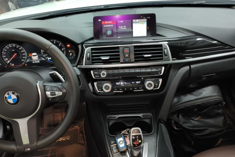 BMW 3 Series 2018 immagine di auto #10