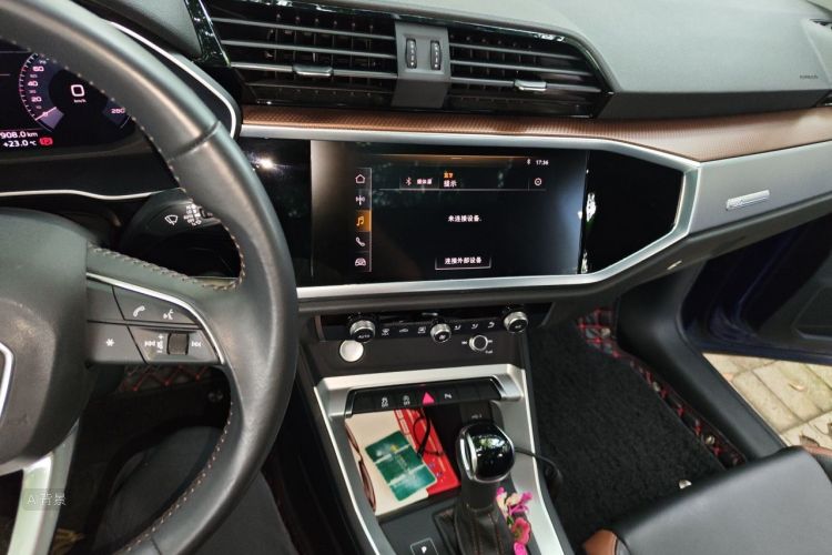 Audi Q3 2019 car image #15