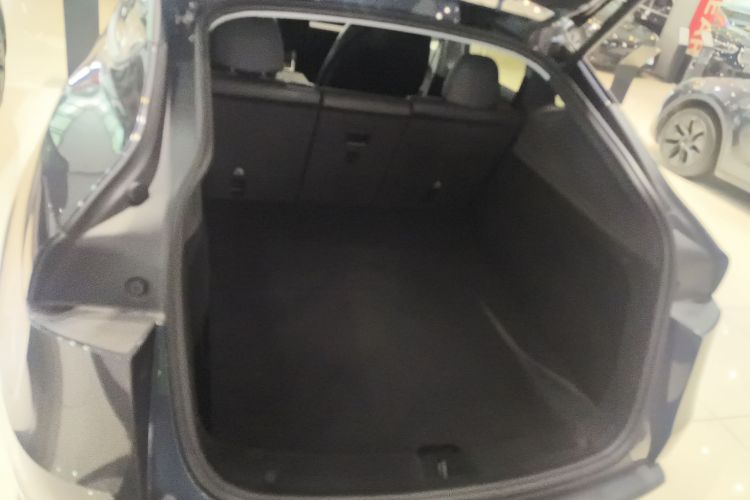 Tesla Model Y 2025 #19 Tesla Model Y 2025 car image #19