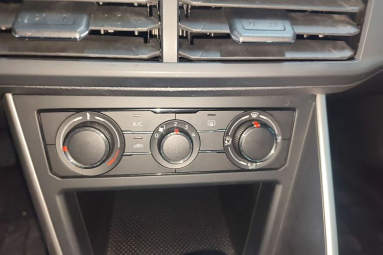 Volkswagen Polo 2021 car image #17