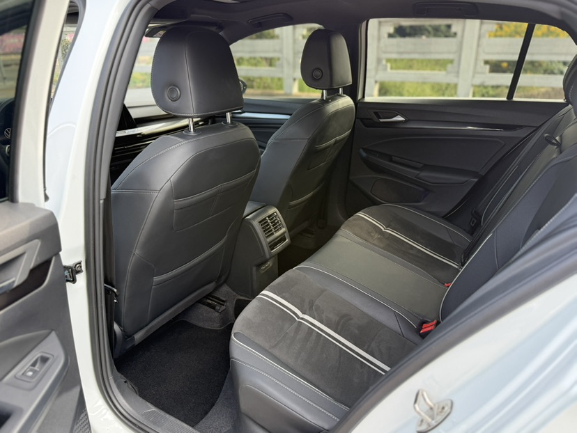 Volkswagen Golf 2022 car image #8