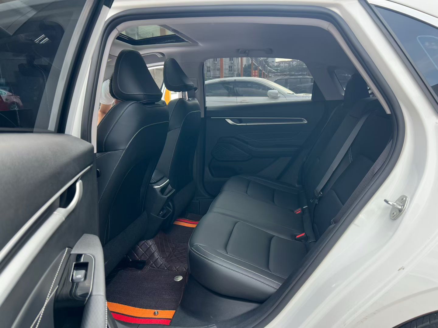 GEELY Emgrand 2026 car image #4