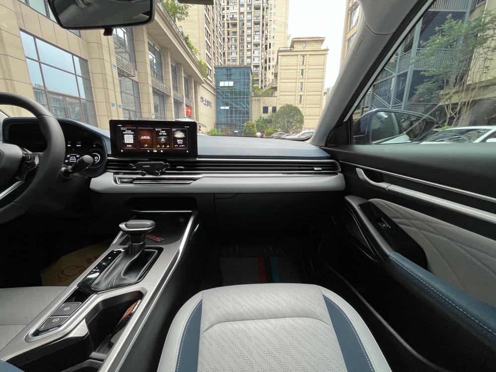 GEELY Emgrand 2021 car image #10