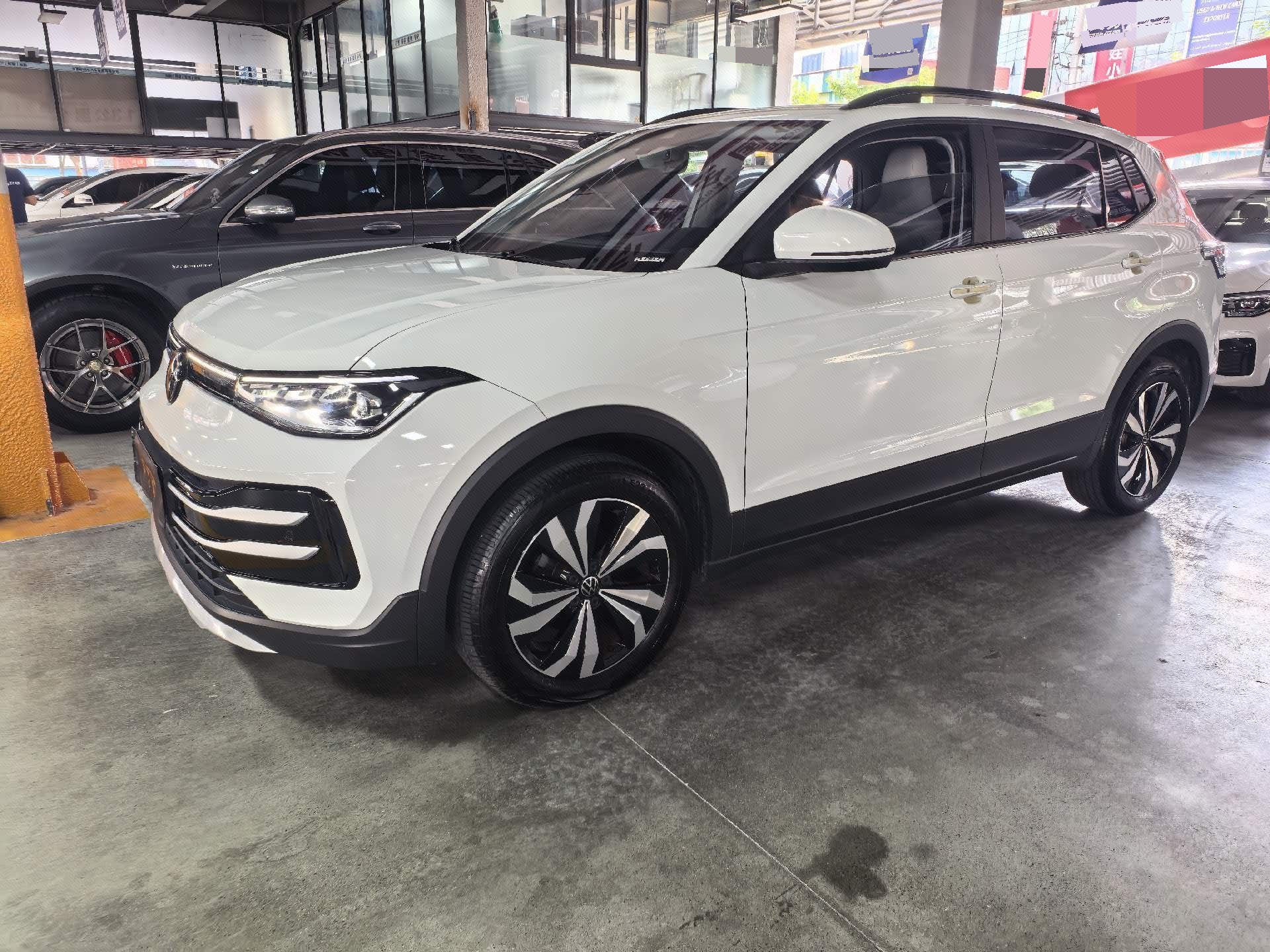 2025 immagine di auto 