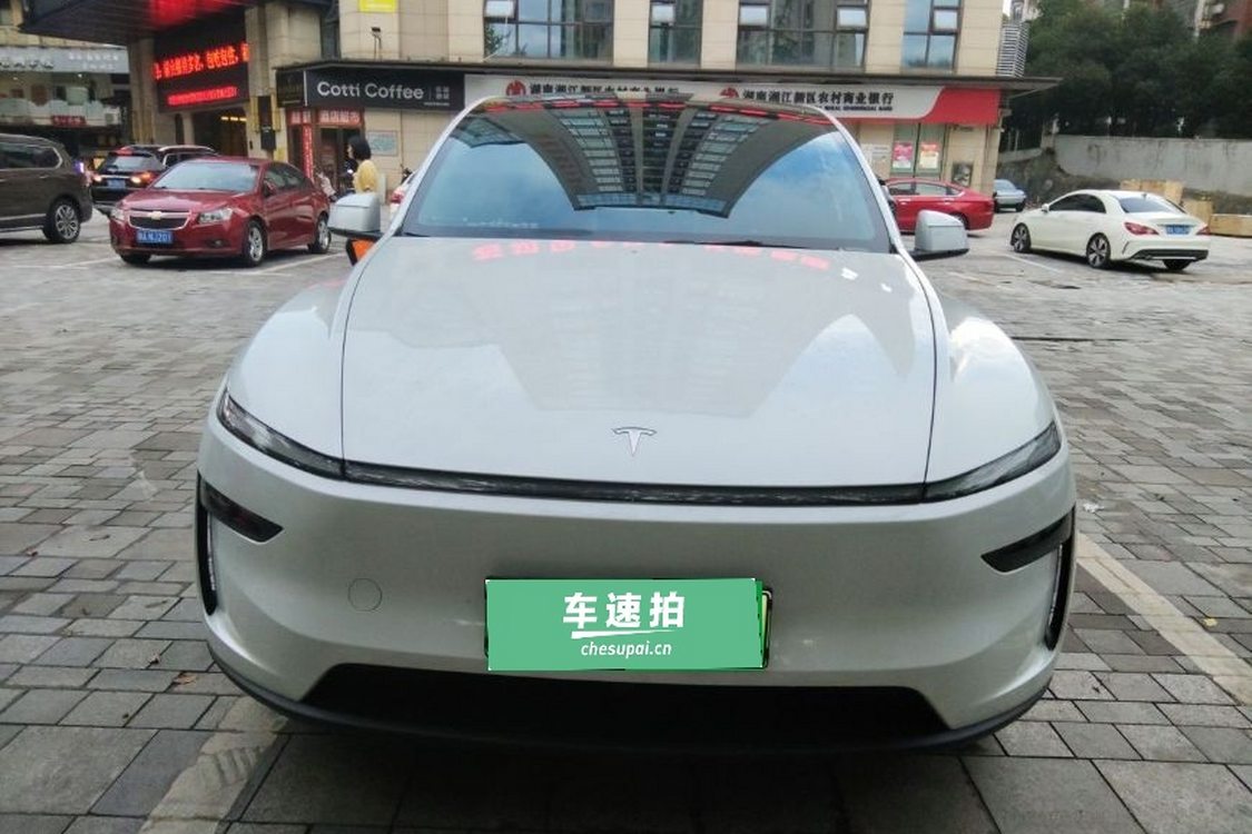 Tesla Model Y 2025 immagine di auto #5