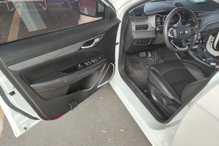 GEELY Emgrand 2021 car image #13