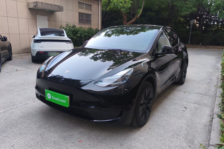 Tesla Model Y 2023 #2 Tesla Model Y 2023 изображение автомобиля #2