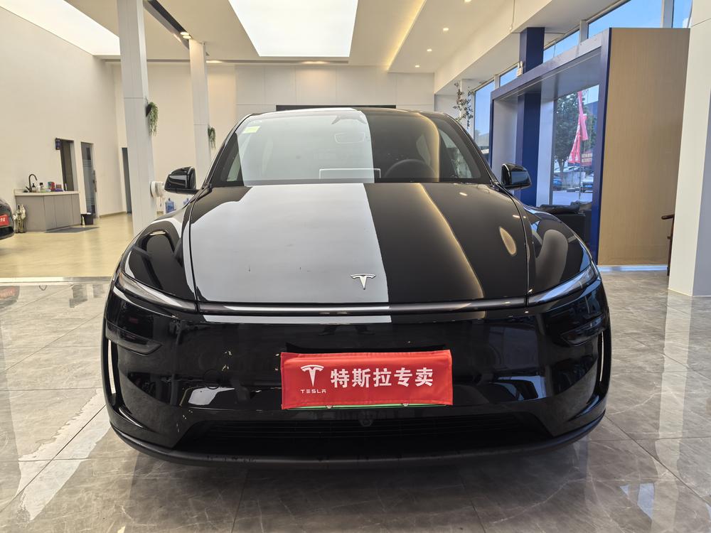 Tesla Model Y 2026 car image #2