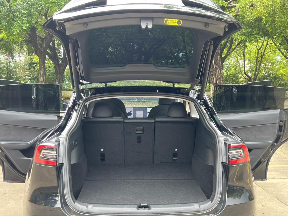 Tesla Model Y 2023 #12 Tesla Model Y 2023 car image #12