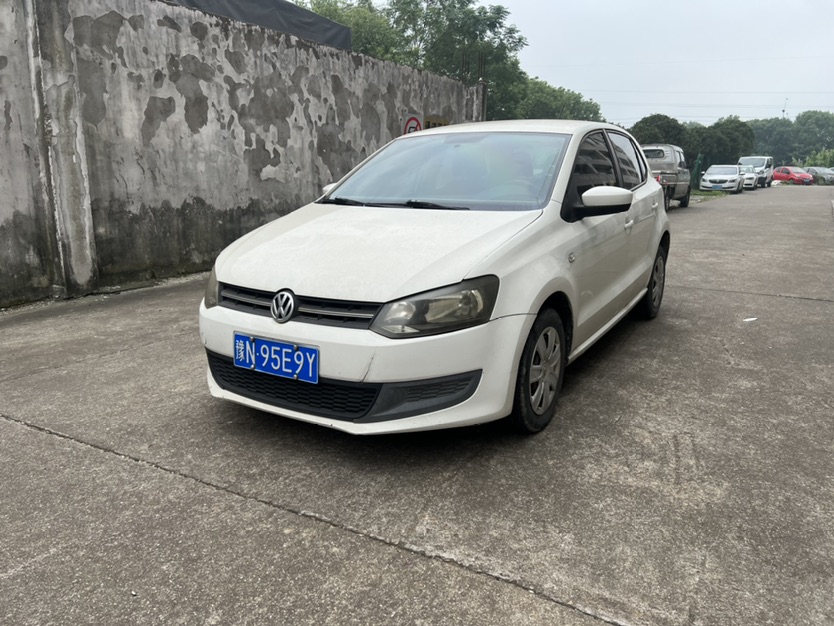 Volkswagen Polo 2013 Volkswagen Polo 2013 car image