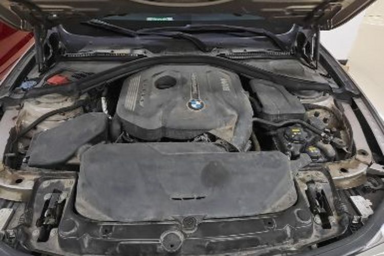 BMW 3 Series 2018 car image #20