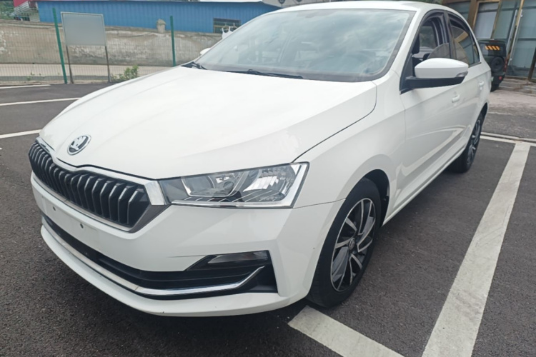 Skoda Rapid 2021 car image #2