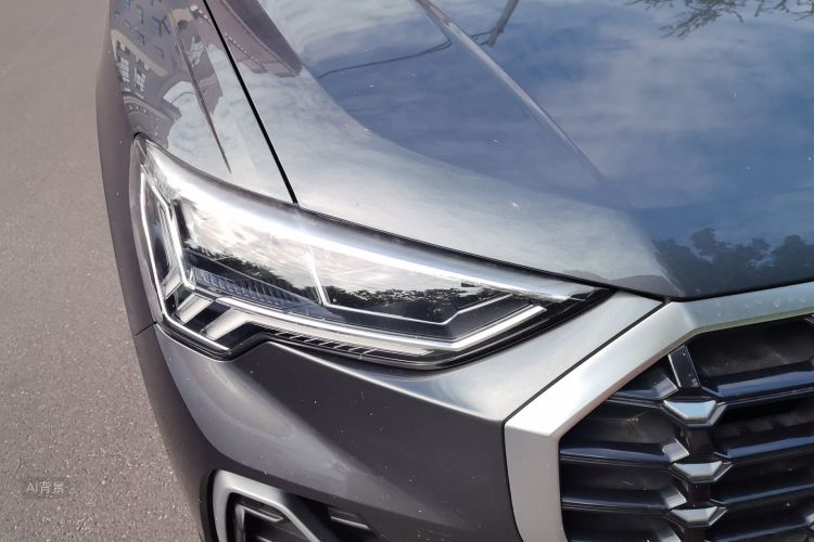 Audi Q3 2021 car image #8