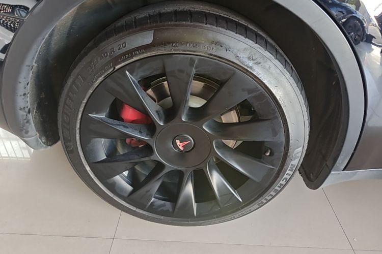 Tesla Model Y 2022 car image #10