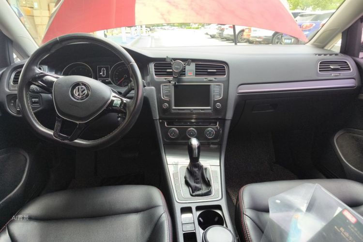 Volkswagen Golf 2018 car image #11