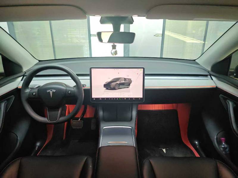 Tesla Model Y 2023 car image #9
