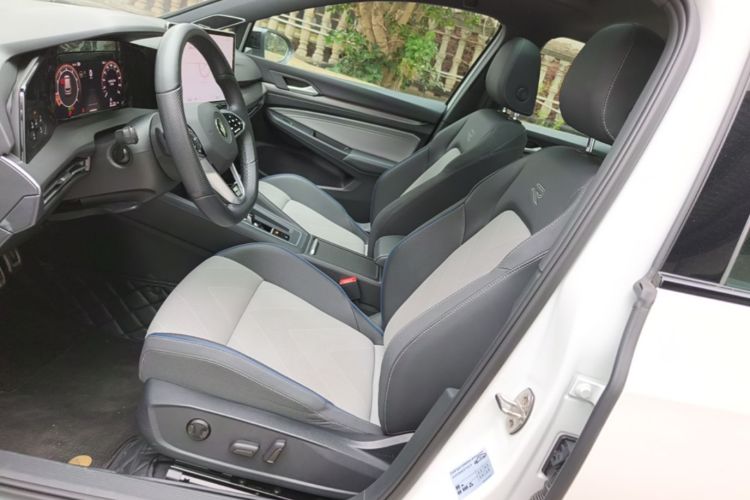 Volkswagen Golf 2024 car image #15