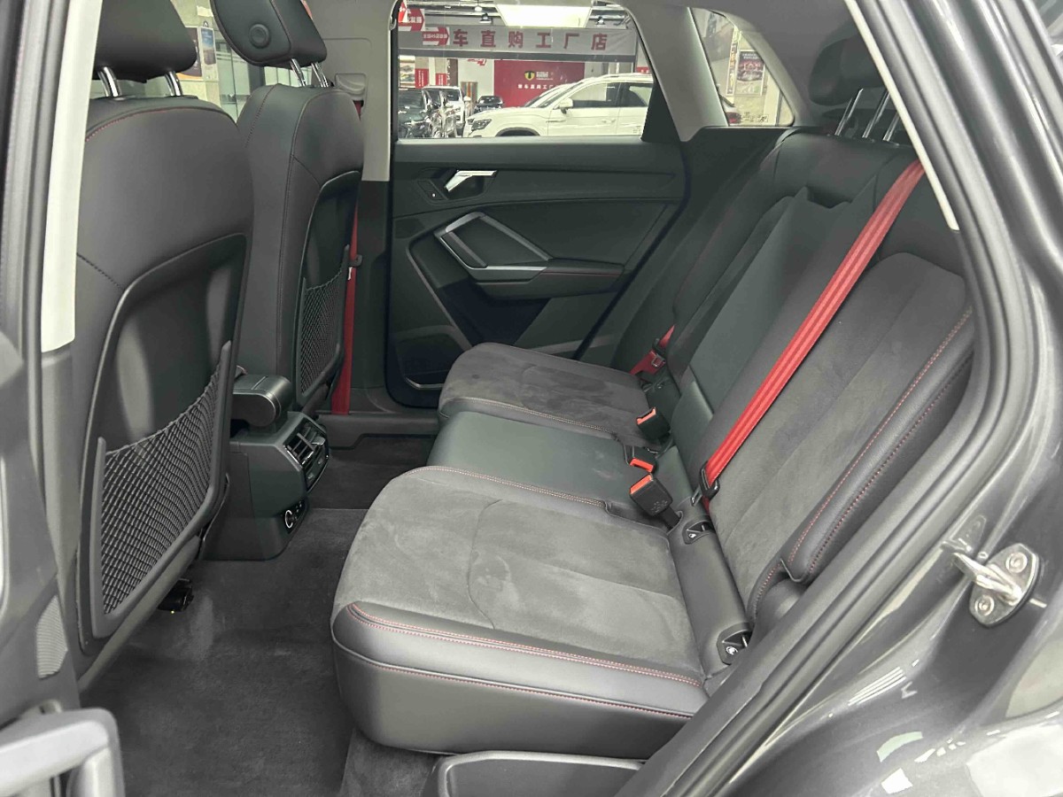 Audi Q3 2023 car image #4