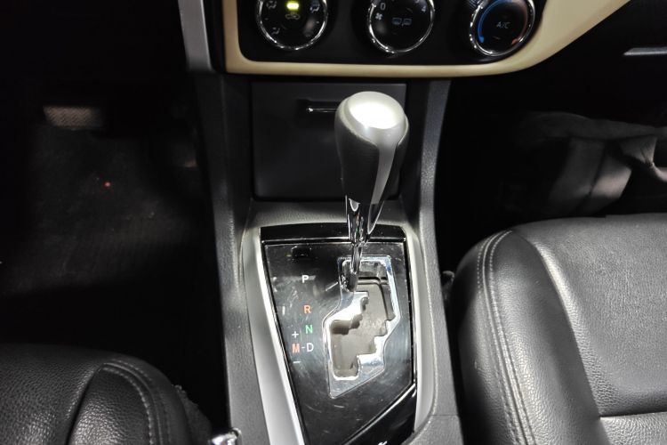 Toyota Corolla 2018 immagine di auto #14