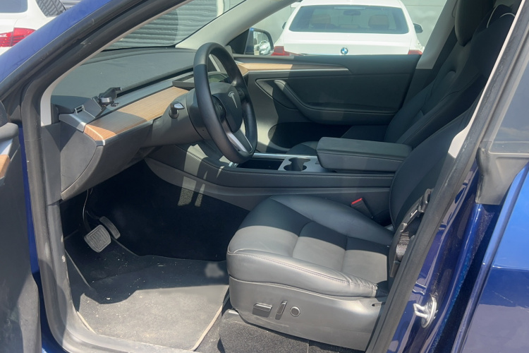 Tesla Model Y 2021 #15 Tesla Model Y 2021 car image #15