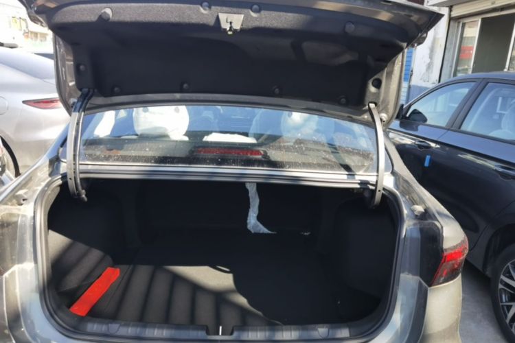 GEELY Emgrand 2026 car image #19