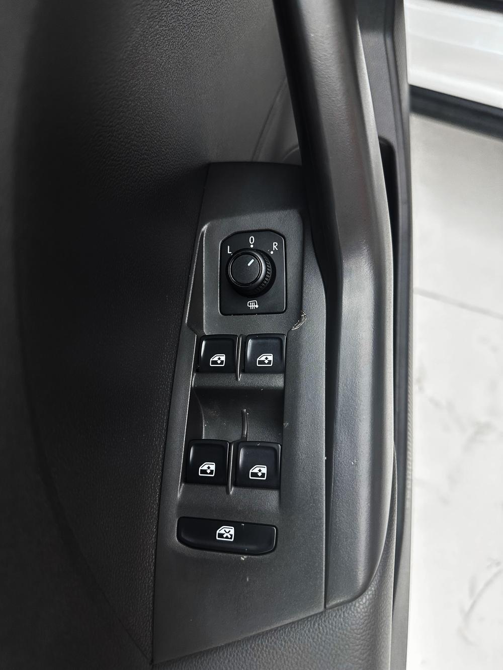 Volkswagen T-Cross 2023 immagine di auto #22