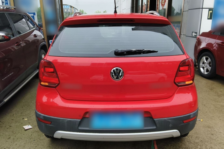 Volkswagen Polo 2015 car image #6