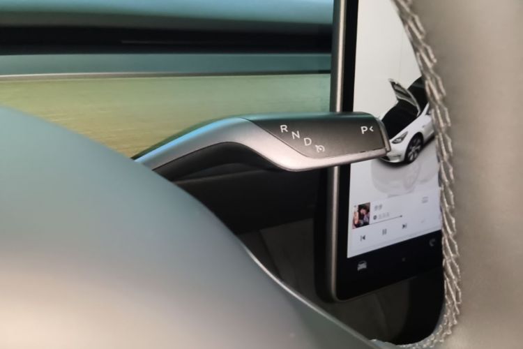 Tesla Model Y 2023 #14 Tesla Model Y 2023 car image #14