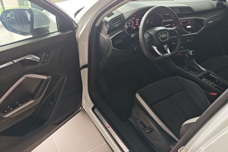 Audi Q3 2019 #16 Audi Q3 2019 car image #16