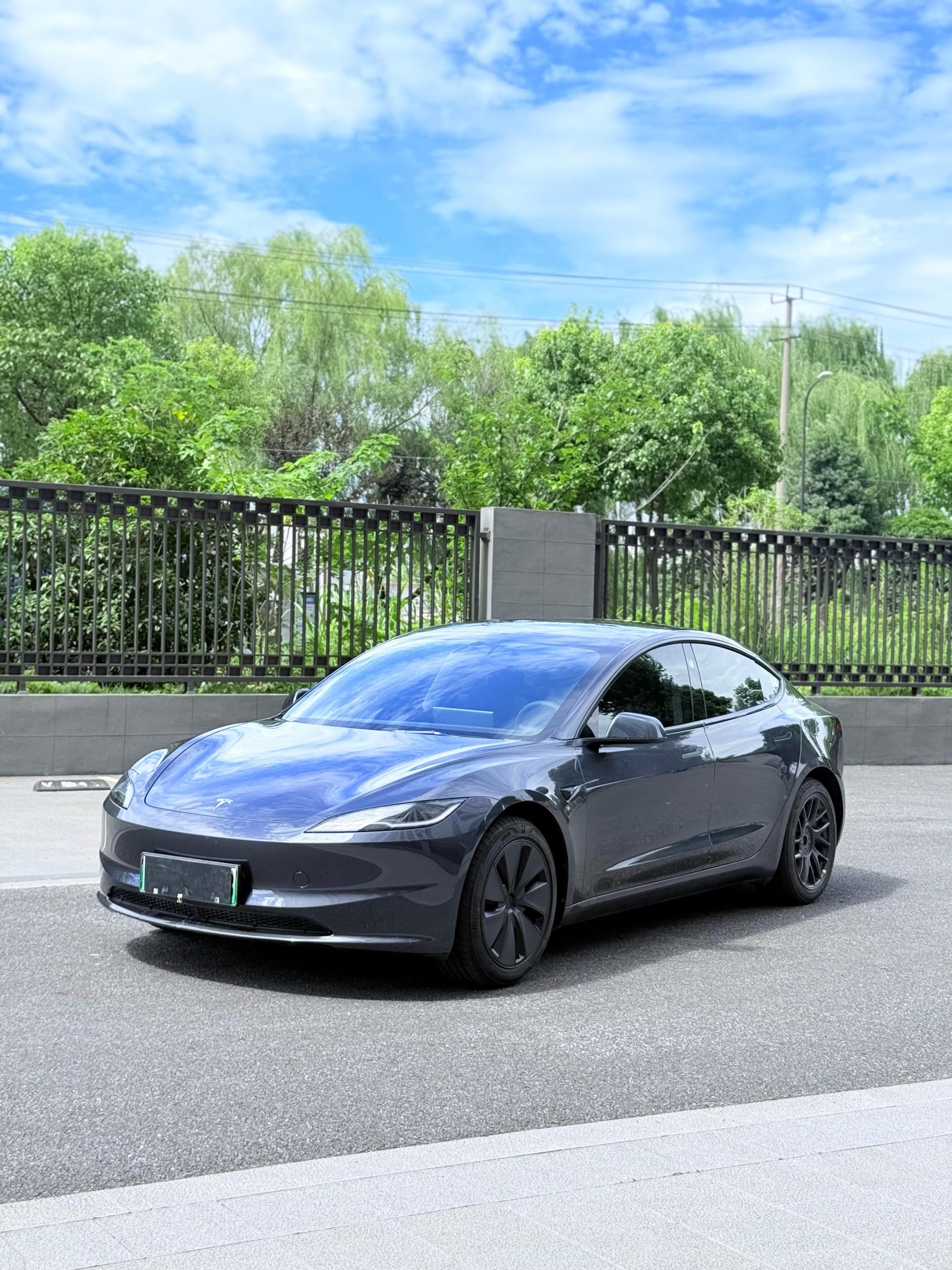 Tesla Model 3 2025 car image 