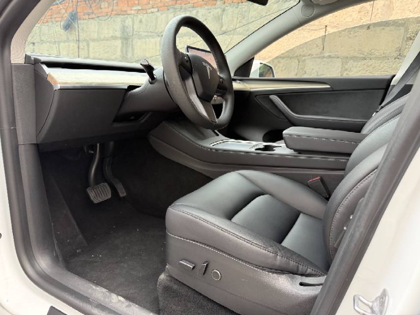 Tesla Model Y 2022 car image #3