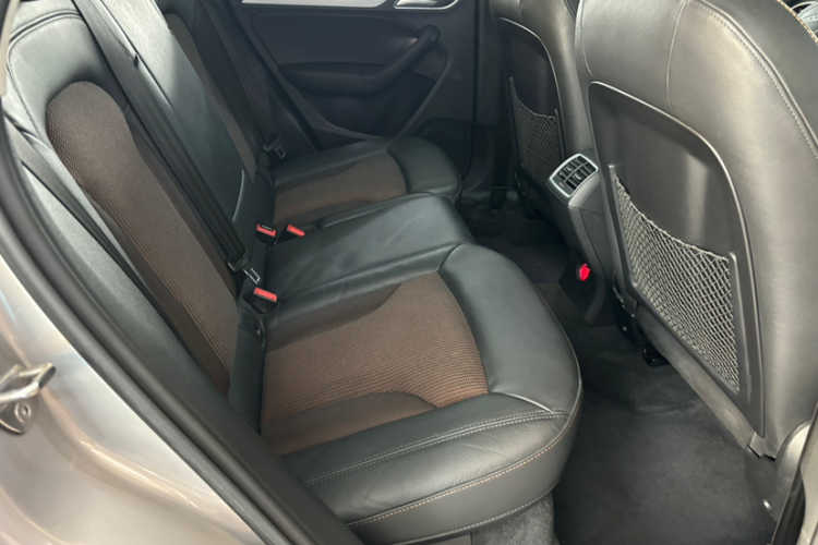 Audi Q3 2018 car image #10